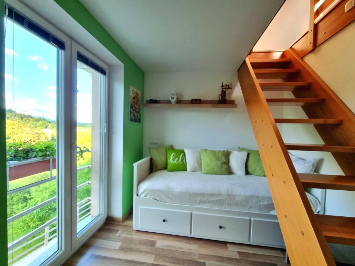 Gartnar Home -Hiska S Pridihom Domacnosti In Pogledom Na Hribe. Радовлица Экстерьер фото