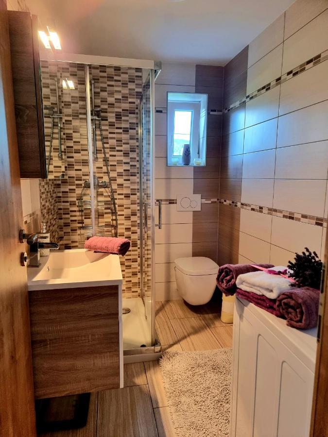 Gartnar Home -Hiska S Pridihom Domacnosti In Pogledom Na Hribe. Радовлица Экстерьер фото