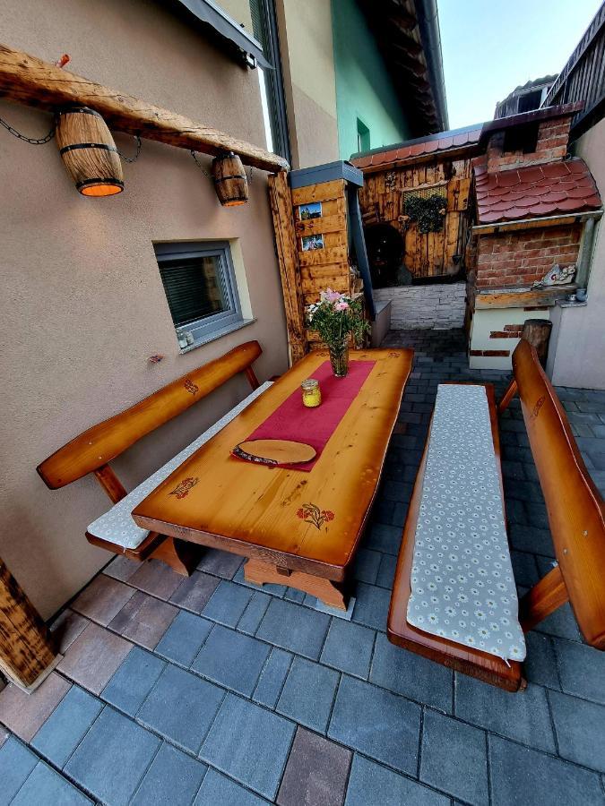 Gartnar Home -Hiska S Pridihom Domacnosti In Pogledom Na Hribe. Радовлица Экстерьер фото