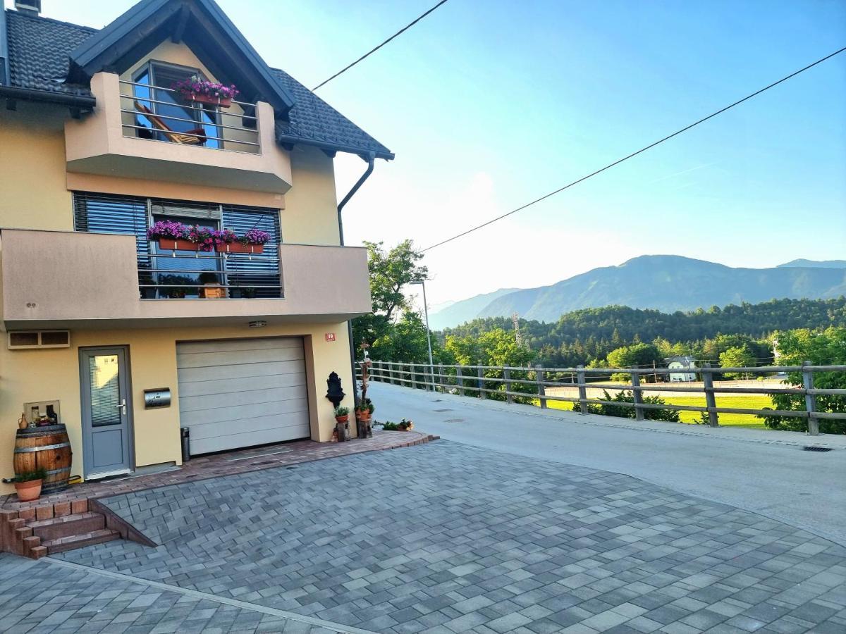 Gartnar Home -Hiska S Pridihom Domacnosti In Pogledom Na Hribe. Радовлица Экстерьер фото